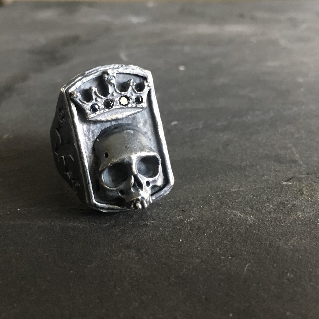 Black Label Heavy Crown Ring